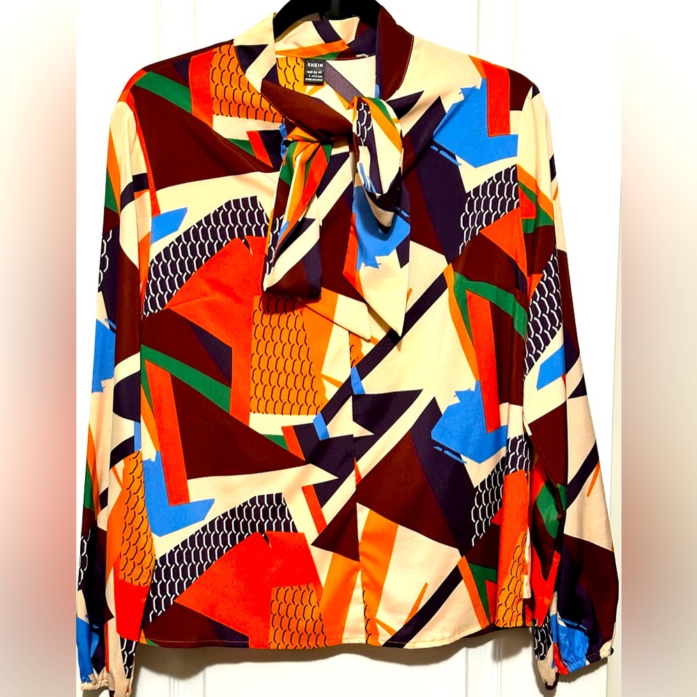🤩 This is a lightweight dress blouse!💛 Absolutely Gorgeous!🫶🏼